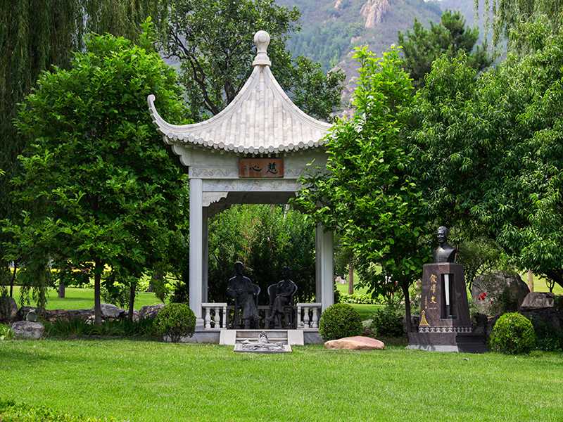 北京和周边陵园对比，天寿陵园和灵山宝塔陵园该怎么选？